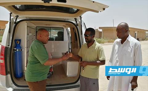 المجلس البلدي يسلم معدات مقر العزل الصحي لإدارة مستشفى غات العام