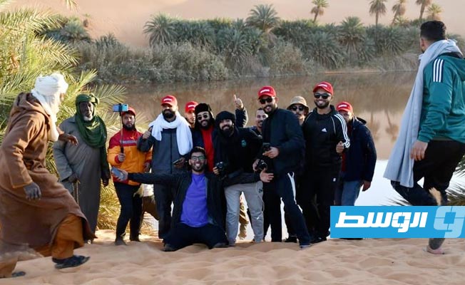 شباب من مختلف مناطق ليبيا ببحيرة قبرعون. (تصوير: طه الديباني).