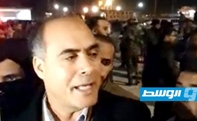 النائب أبوبكر الغزالي وسط متظاهرين: نرفض أي مرحلة انتقالية أخرى