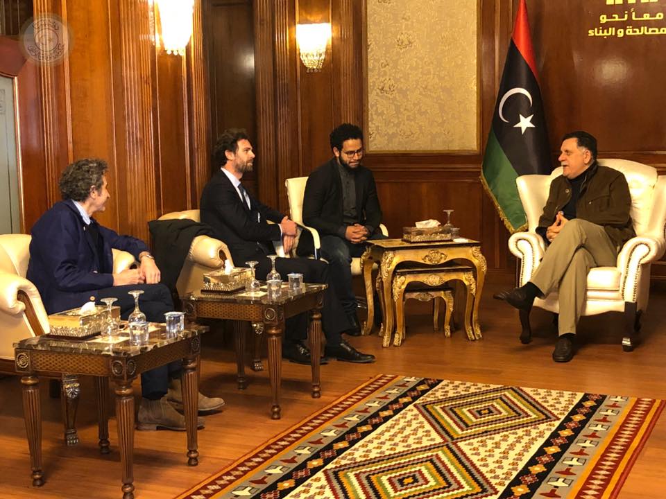 السراج لوفد مركز الحوار الإنساني: الوضع في ليبيا لا يحتمل مزيد المناورات السياسية