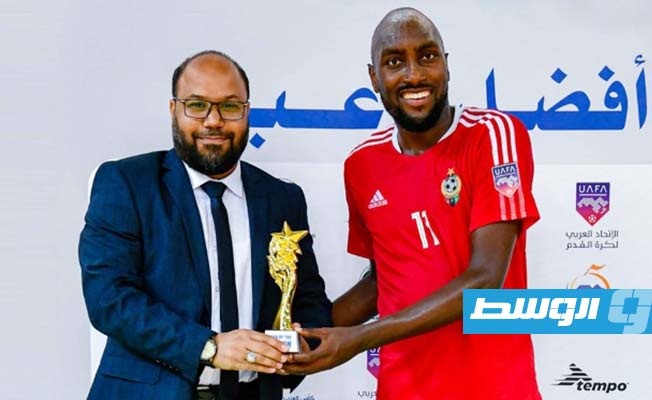 محمد خميس يفوز بجائزة أفضل لاعب في مباراة ليبيا وفلسطين بكأس العرب للصالات