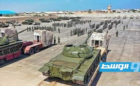 بالصور.. المشير حفتر يجري جولة تفقدية لمعسكرات القوات المسلحة في بنغازي