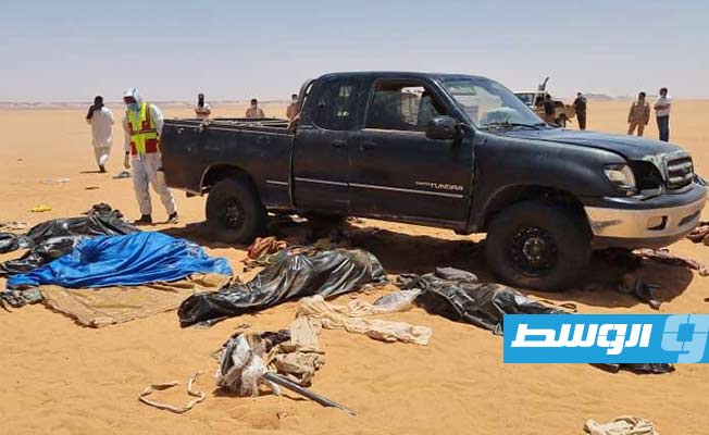 انتشال 20 جثة وسط الصحراء جنوب الكفرة، 29 يونيو 2022. (جهاز الإسعاف والطوارئ)
