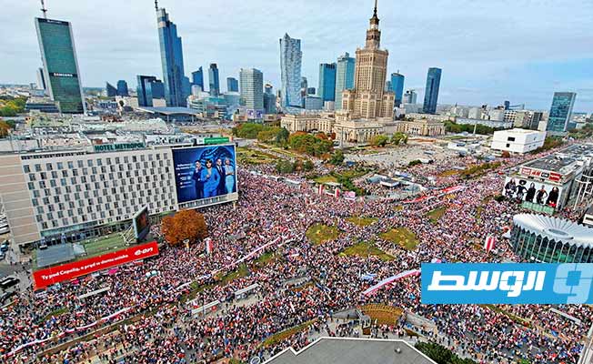 مليون شخص يشاركون في تظاهرة معارضة للحكومة البولندية في وارسو