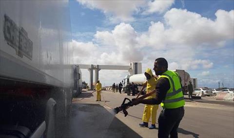 تفتيش شاحنات البضائع القادمة من طرابلس والخمس ومصر والكشف على سائقيها قبل دخول بنغازي