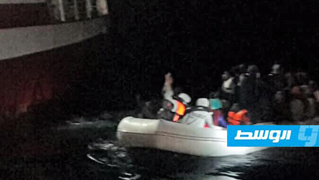 في عملية مشتركة.. إنقاذ 113 مهاجرًا غير شرعي شمال طرابلس بينهم ليبيون