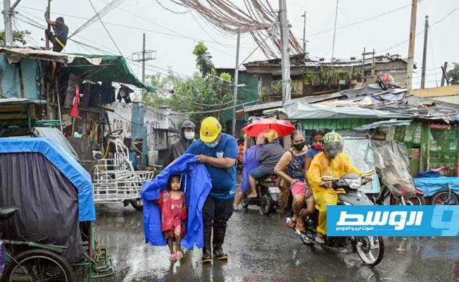 الإعصار «غوني» يضرب الفلبين ويحصد أرواح عشرة أشخاص (فيديو)