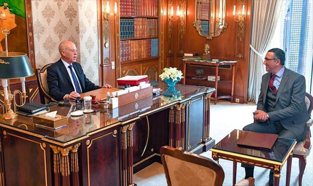 رئيس تونس يبحث مع وزير دفاعه الاستعدادات لمجابهة الطوارئ الممكنة في ليبيا