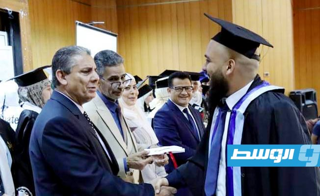 من حفل تخرج أول دفعة من كلية علوم صحية في جامعة سرت، 13 مايو 2023. (بوابة الوسط)