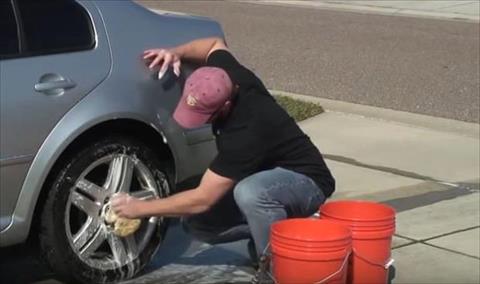كيف تنظف جنوط سيارتك من الغبار؟
