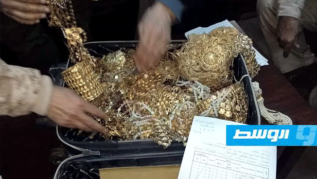 الجيش يعثر في درنة على حقيبة بها كمية من الذهب ويسلمها للغرفة الأمنية