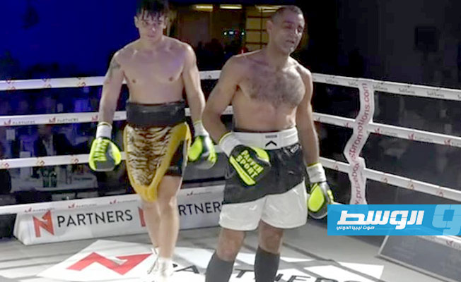 بالصور: الملاكم الليبي فتحي بريبش يسقط الإيطالي إيفان خارج الحلبة بالقاضية