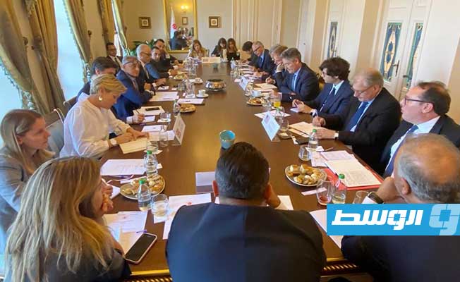 جانب من اجتماع وليامز مع عدد من المسؤولين الدوليين في اسطنبول لمناقشة الوضع الليبي .(حساب وليامز بموقع تويتر)