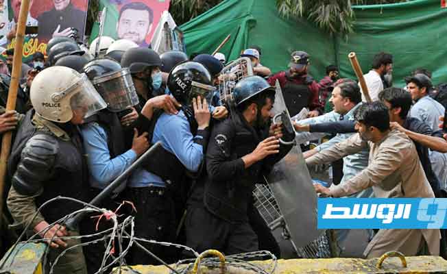الشرطة الباكستانية تفشل في توقيف عمران خان بعد صدامات مع مناصريه