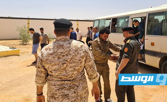 تبادل 35 محتجزًا بين طرفي الصراع الليبي بإشراف اللجنة العسكرية المشتركة «5+5», 11 مايو 2021.(المجلس الرئاسي)