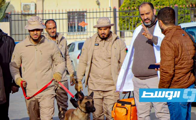 الفريق الليبي المشارك في أعمال البحث عن ضحايا زلزال تركيا، أثناء تواجده بمطار معيتيقة قبل مغادرته إلى تركيا، 7 فبراير 2023. (وزارة الداخلية)