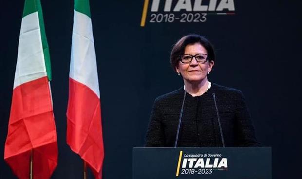 وزيرة الدفاع الإيطالية تحذر من المخاطر الأمنية للهجرة غير الشرعية