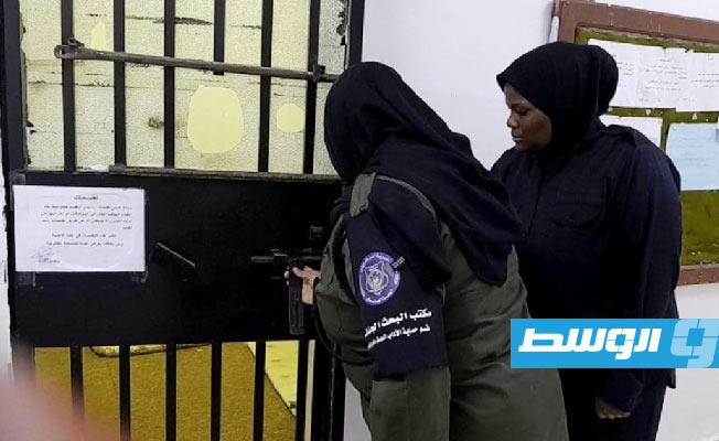 ضبط متهمتين بسرقة محل عطور في العاصمة طرابلس