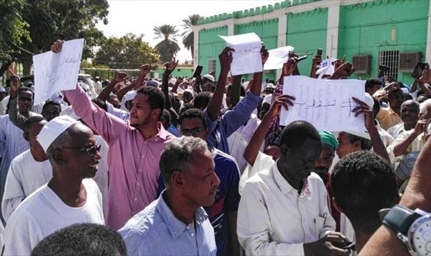 الأمن السوداني يعتقل أساتذة جامعيين قبل تحرك احتجاجي