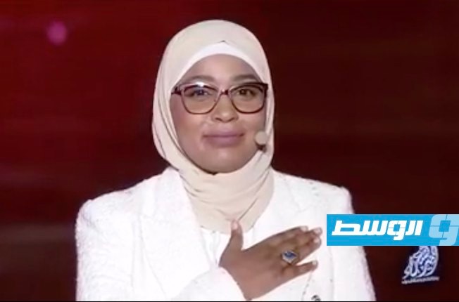 الشاعرة الليبية فاطمة مفتاح خلال الحلقة السادسة من مسابقة أمير الشعراء في موسمها العاشر، الأربعاء 8 فبراير 2023 (فيسبوك)