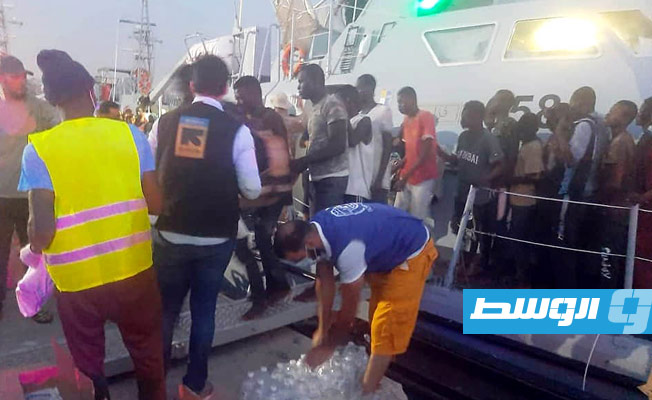 البحرية الليبية تنقذ 201 مهاجر غير شرعي بالبحر المتوسط