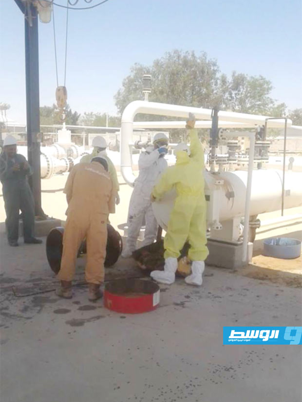 عمليات التنظيف في الخط الرئيسي من محطة حقل النافورة (شركة الخليج العربي للنفط)