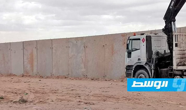 من أعمال بناء السور الحدودي بين ليبيا ومصر (مديرية أمن منفذ أمساعد البري)