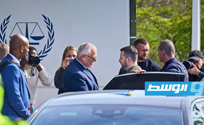 لدى وصول الرئيس الأوكراني فولوديمير زيلينسكي أمام محكمة الجنايات الدولية. (الإنترنت)