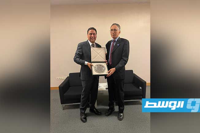 اجتماع الحويج مع نظيره المغربي على هامش أعمال المنتدى التركي - الأفريقي في اسطنبول، 17 أكتوبر 2025. (وزارة الاقتصاد)