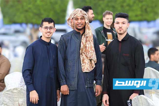 مدينة مصراتة تحتضن مبادرة الإفطار الجماعي، التي يشارك فيها أبناء المدينة وضيوفها من عدة مدن ليبية. (تصوير: عماد خضورة)