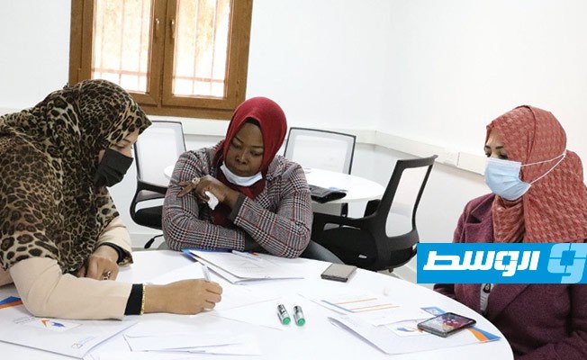 سيدات مشاركات في ورشة مواجهة العنف المتعلق بالمشاركة الانتخابية. (مفوضية الانتخابات)