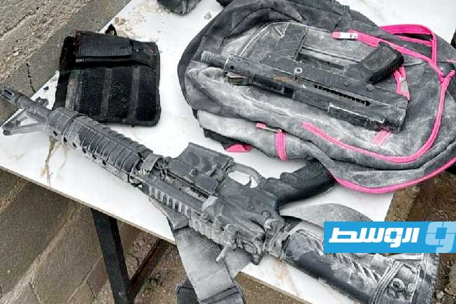 أسلحة قال الاحتلال إنها كانت بحوزة المقاوم الفلسطيني سلطان نضال عبد العزيز، قبل اغتياله. (شبكة قدس)