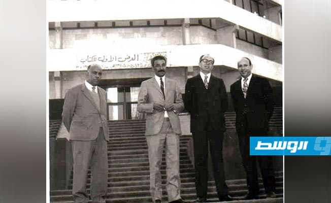 رحمهم الله جميعا من اليمين الأستاذ أحمد القلال ثم الدكتور رؤوف بن عامر والدكتور الهادي بولقمة والأستاذ محمد السعداوية
