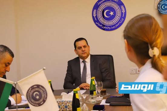 لقاء الوفد الروسي مع عبدالهادي الحويج، الإثنين 21 أبريل 2025. (وزارة الخارجية بالحكومة المكلفة من مجلس النواب)
