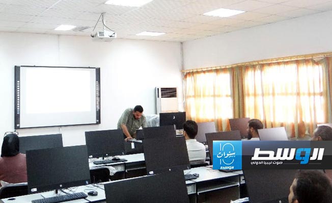 تدريب مكاتب العمل على منصة «وافد» لتنظيم العمالة الأجنبية. (وزارة العمل والتأهيل)