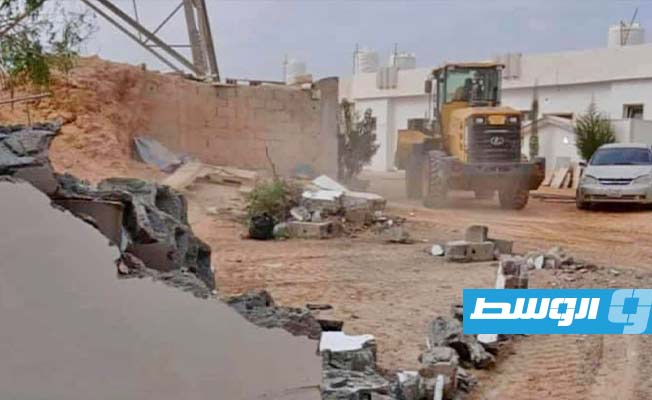 من أعمال إزالة بناء مخالف في عين زارة، 21 نوفمبر 2024. (وزارة الداخلية)