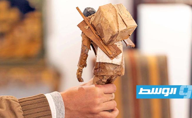 دمية شكّلها الفنان الليبي جمال الشريف، الإثنين 13 مارس 2023 (صفحة بيت إسكندر للفنون)