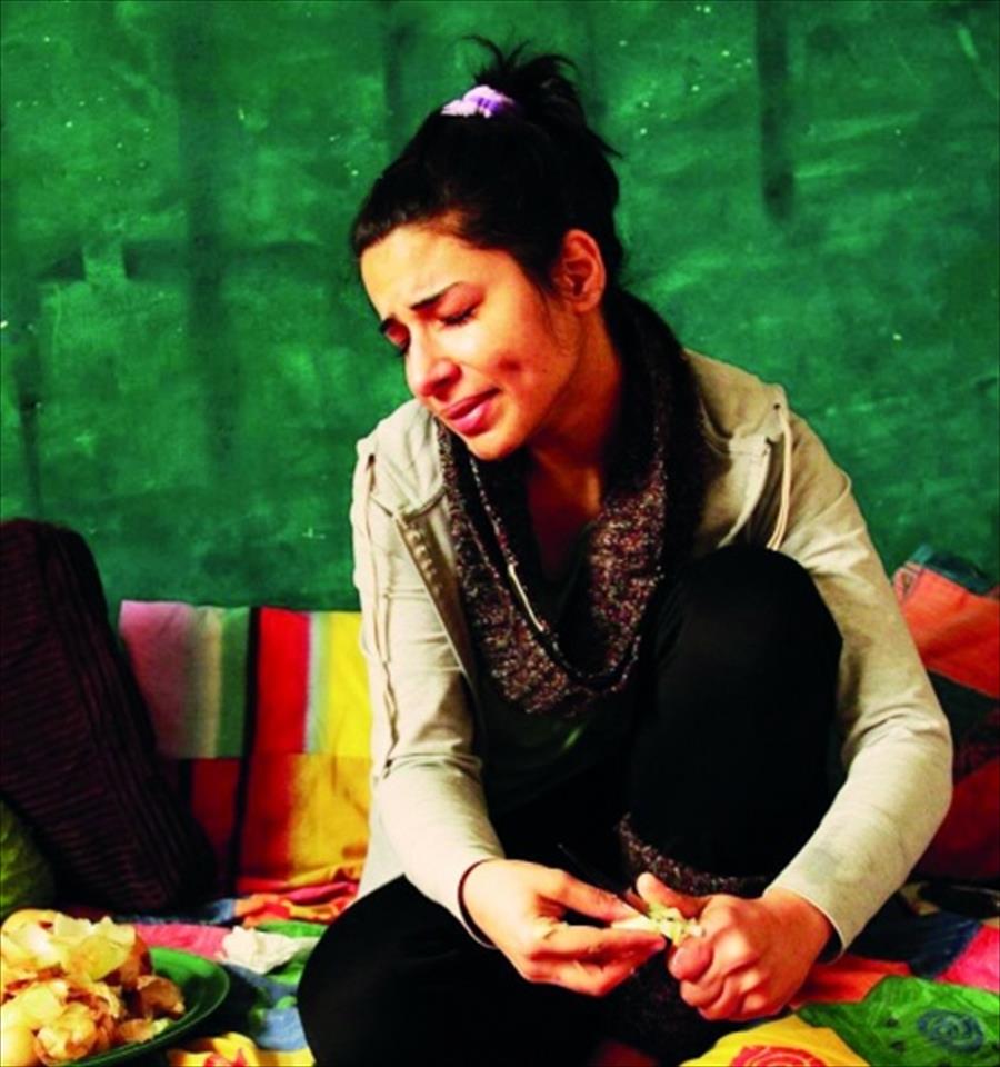 فنانة فلسطينية تصور تجربتها خلال 100 يوم من العزلة