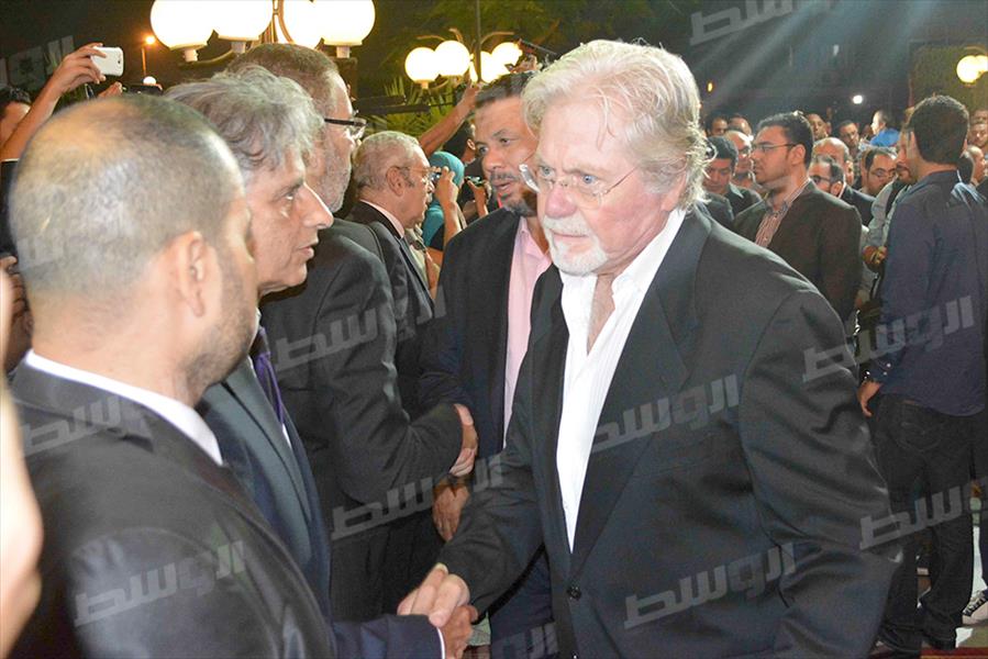 بالصور: نجوم الفن والرياضة والإعلام في عزاء سامي العدل
