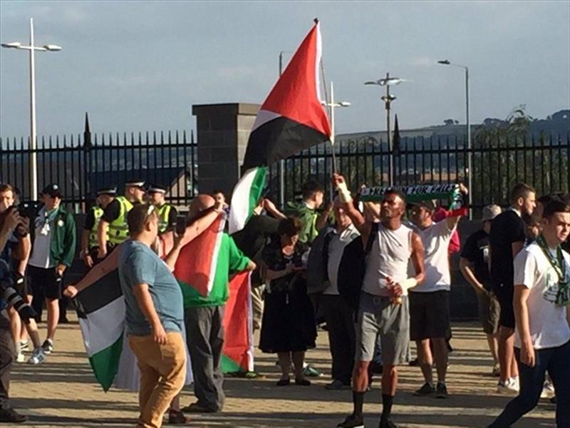 بالصور: جماهير إسكتلندا تذكر العالم باحتلال فلسطين في مباراة سيلتك