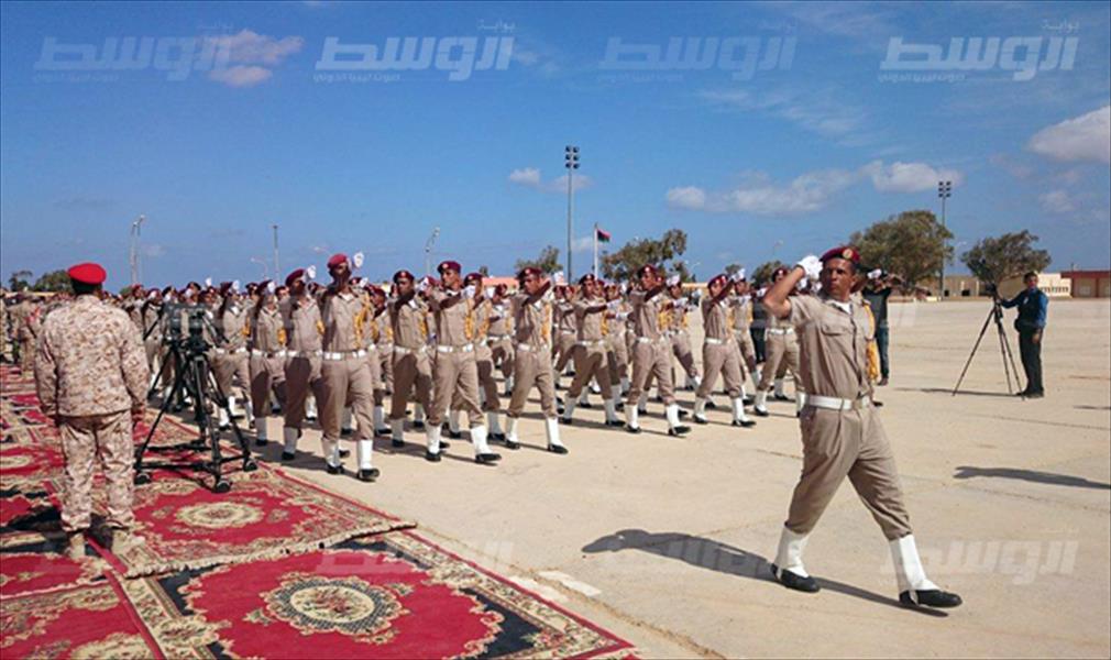 بالصور: عقيلة والناظوري يشهدان عرضًا عسكريًا في الكلية العسكرية بطبرق