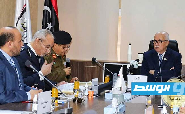 جانب من الاجتماع الحكومي لمناقشة آلية استيعاب القوات المساندة (صفحة هيئة الرقابة الإدارية على فيسبوك)