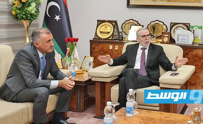 جانب من استقبال رئيس المؤسسة الوطنية للنفط مصطفى صنع الله وفدًا من شركة إيني الإيطالية (صفحة المؤسسة على فيسبوك)