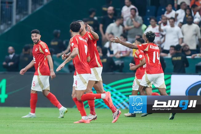 لاعبو الأهلي يحتفلون بالهدف في شباك الزمالك (صفحة الأهلي على فيسبوك)