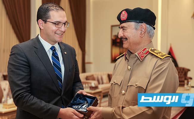 من مباحثات حفتر والسكرتير الدائم لوزارة الشؤون الخارجية والأوروبية المالطية كريستوفر كوتاجار بمقر القيادة العامة في بنغازي، 30 مايو 2023. (القيادة العامة)