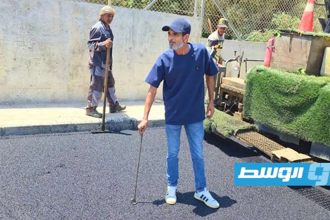 رصف طريق كوبري إتش في سوق الجمعة بطرابلس، 5 يوليو 2025 (جهاز تنفيذ مشروعات الإسكان)