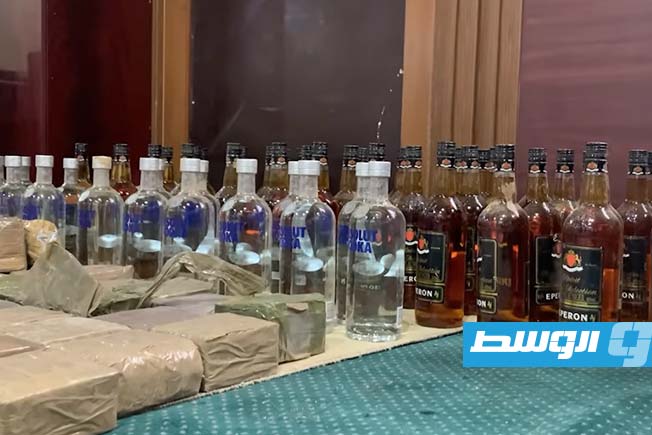شحنة مخدرات وخمور جرى ضبطها في الجفرة، 2 يناير 2024. (لقطة مثبتة من تسجيبل مصور)