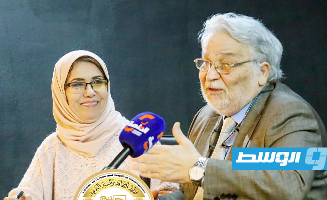 د. إدريس القايد خلال مداخلته. (الهيئة العامة للسينما والمسرح والفنون)