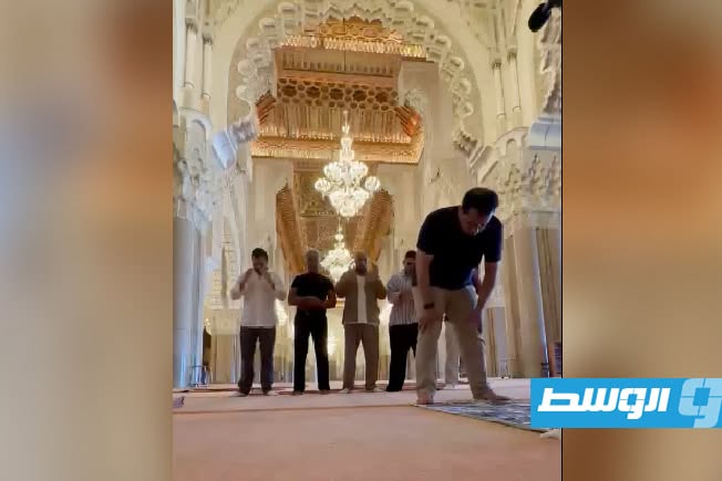 جيانكارلو إسبوزيتو يصلي فى السعودية و أل شيخ الامام (فيسبوك)