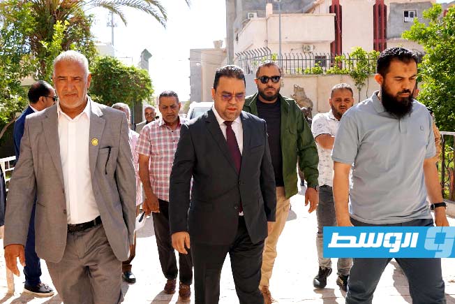 العابد يتفقد لجان امتحانات شهادة التعليم الأساسي في مدرسة ببلدية أبوسليم، أول يونيو 2025 (وزارة التعليم)